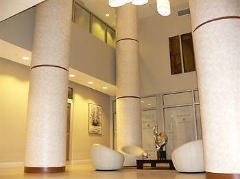Opera Suites And Marina Доръл Екстериор снимка