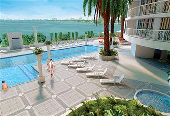 Opera Suites And Marina Доръл Екстериор снимка
